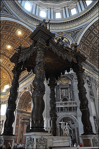 Le baldaquin du Bernin dans la basilique Saint Pierre La basilique Saint Pierre de Rome