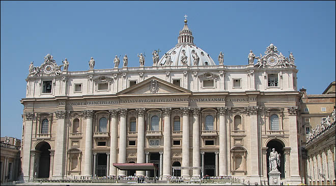 La façade de la basilique Saint Pierre de Rome La basilique Saint Pierre de Rome