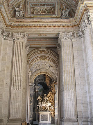 Statue du narthex de Saint Pierre de Rome La basilique Saint Pierre de Rome