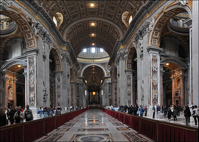 La nef de la basilique Saint Pierre de Rome La basilique Saint Pierre de Rome