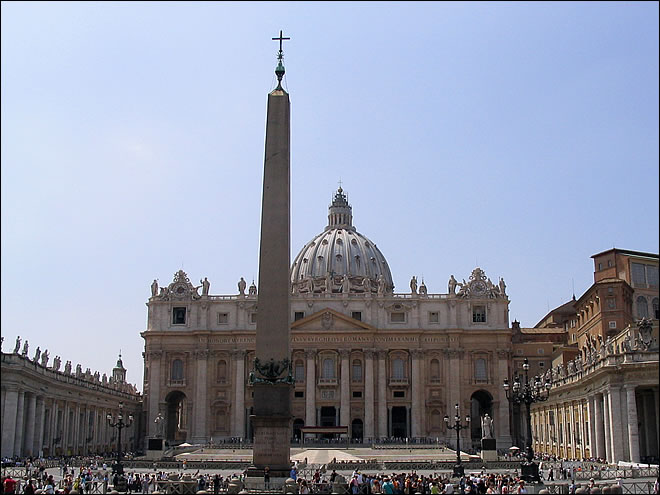 L'obélisque de la place Saint Pierre de Rome La basilique Saint Pierre de Rome