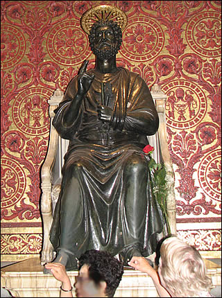Statue de Saint Pierre La basilique Saint Pierre de Rome