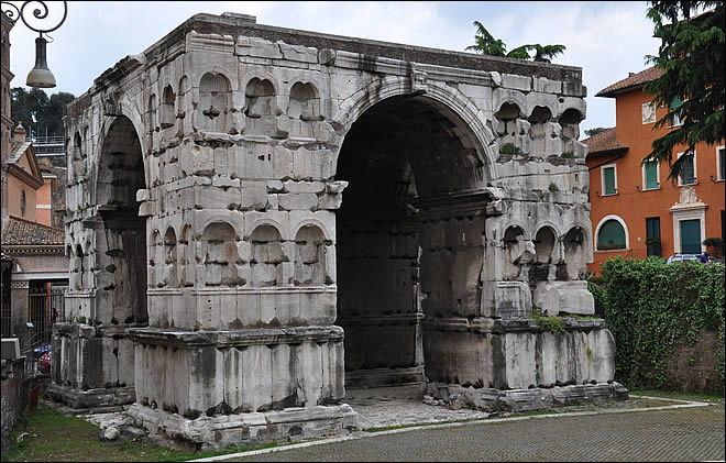 L'arc de Janus sur le forum Boarium Le Forum Boarium