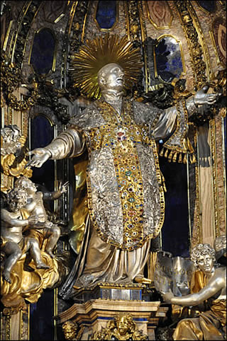 Statue en argent d'Ignace de Loyola L'église du Gesù de Rome