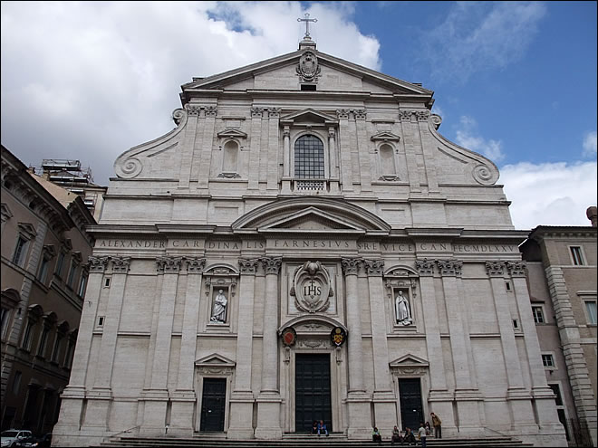La façade de l'église du Gesù L'église du Gesù de Rome