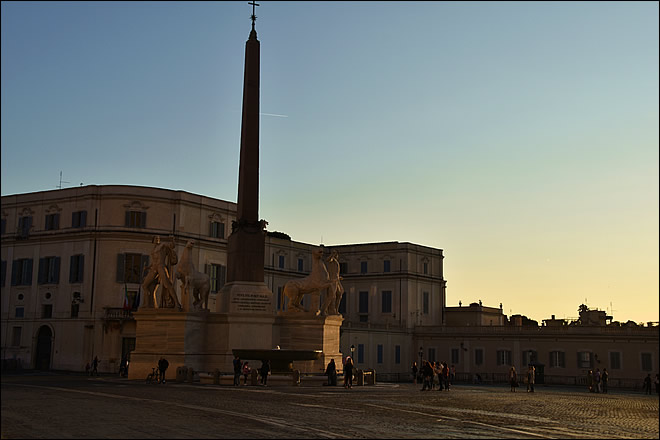 Vue de la place du Quirinal le soir