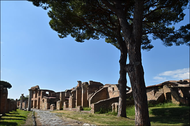 La via degli Aurighi à Ostia Antica Rue d'Ostia Antica