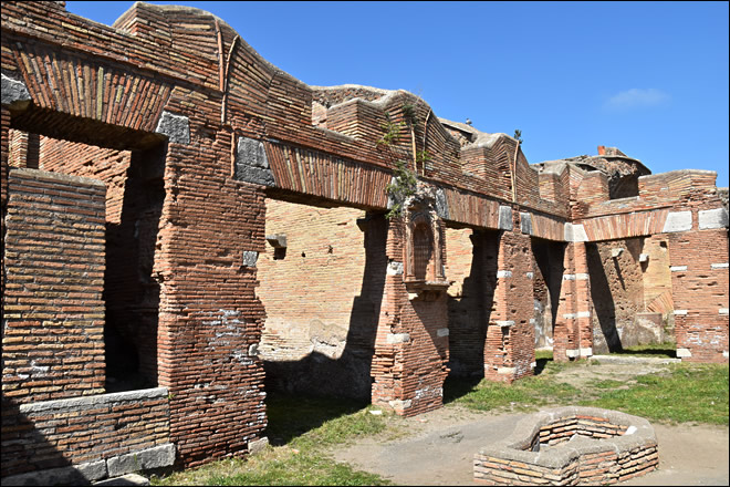 La maison du Laraire à Ostia Antica La maison du Laraire à Ostia Antica