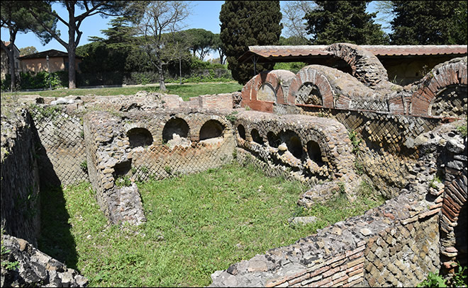 La nécropole de la via Ostiense à Ostia Antica Ostia Antica, la nécropole
