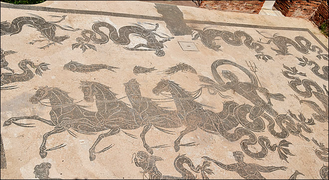 Mosaïque représentant Neptune à Ostia Antica Ostia Antica, les thermes de Neptune