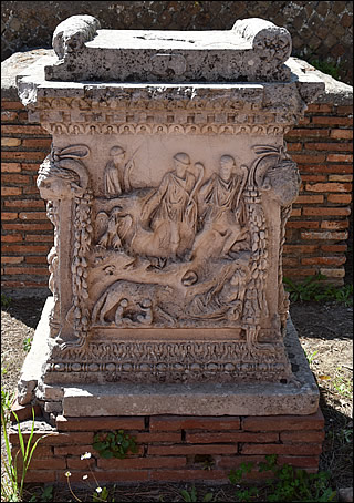 Autel de Romulus et Rémus à Ostia Antica Sanctuaire de Romules et Rémus à Ostia Antica