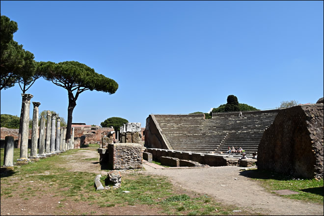 Le théâtre d'Ostia Antica Ostia Antica, vue du théâtre