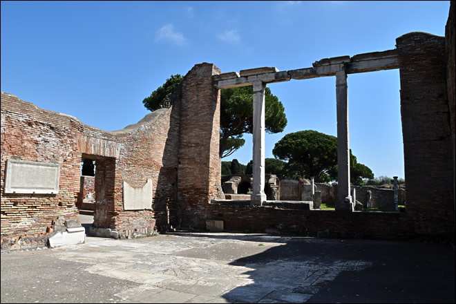 Vue d'une salle des thermes du forum d'Ostie Les thermes du forum d'Ostia Antica