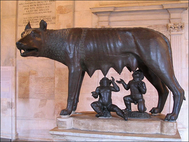 La louve allaitant Romulus et Remus Le mont Palatin