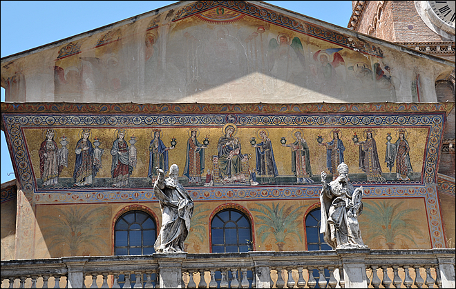 La partie supérieure de la basilique Sainte Marie du Trastevere Sainte Marie du Trastevere