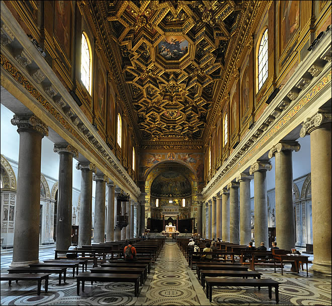 L'intérieure de la basilique Sainte Marie du Trastevere Sainte Marie du Trastevere
