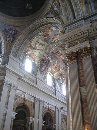 L'intérieur de l'église Saint Ignace L'église Saint Ignace de Rome