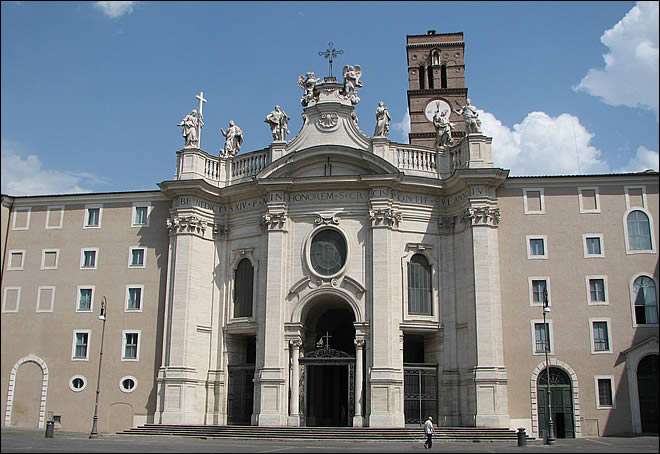Façade de l'église Santa Croce in Gerusalemme L'église Santa Croce in Gerusalemme
