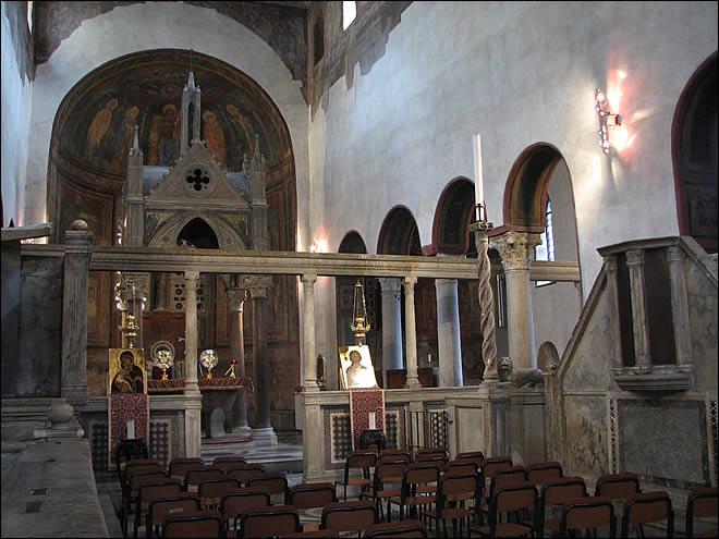 L'intérieur de Santa Maria in Cosmedin L'église Santa Maria in Cosmedin